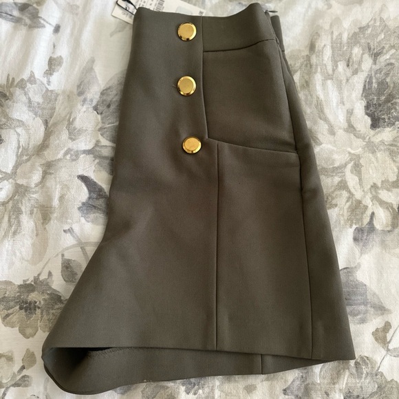 ✨✨✨NWT Zara Olive Green High Wasted Button Dress Shorts M - Picture 3 of 4
